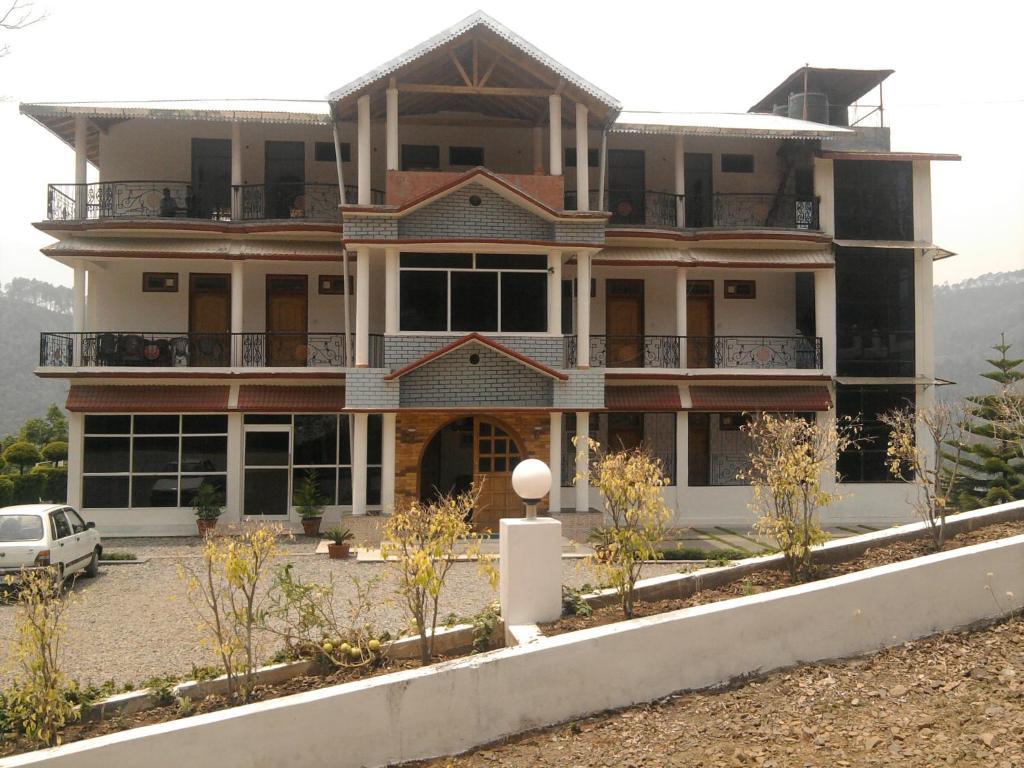 Sapphire Inn Bhīm Tāl Екстериор снимка